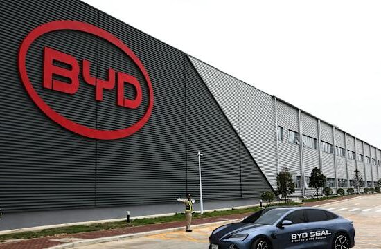 比亞迪加碼佈局拉美市場！巴西新廠本月啟動，2025年目標組裝5萬輛電動車
