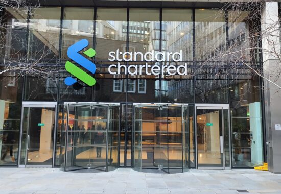 渣打銀行2025上半年稅前溢利飆升25.5%，業績超預期並啟動13億美元股份回購