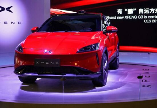 小鵬汽車新P7預售火爆突破萬單，AI智駕與5C超充成港股新能源焦點