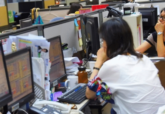 港股午後急挫逾500點 科技股及金融股全面回吐