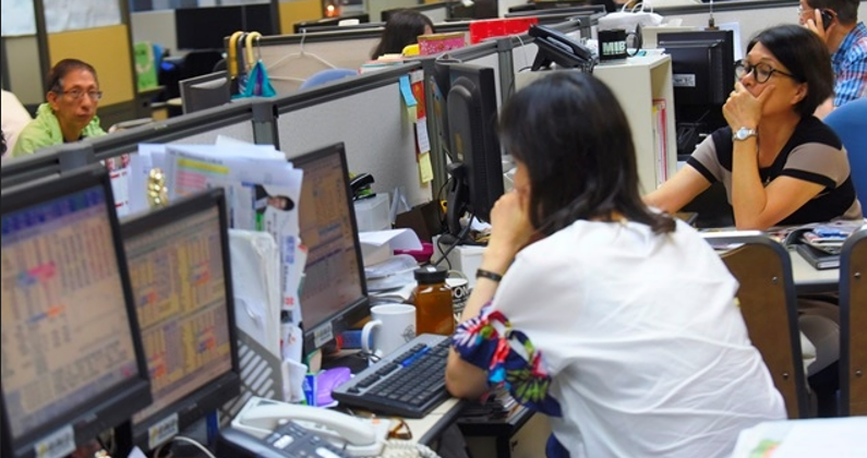 港股午後急挫逾500點 科技股及金融股全面回吐