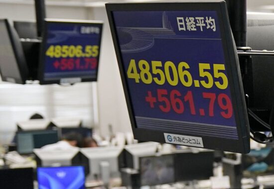 華爾街結束七連勝後回穩上揚，黃金價格持續攀升解析