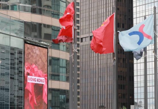 恒生指數曾一度飆升逾500點 科技指數直衝逾2%，探索港股最新漲幅