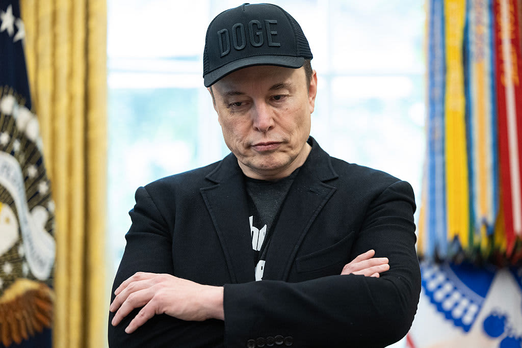 特斯拉財報失望、Meta裁員、美國制裁俄羅斯油業等：晨間報導摘要