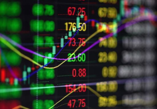 美股期貨在科技股激勵反彈後回落：市場盤後解析