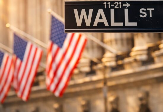 聖誕前短縮交易中的美股即時盤：S&P 500 創紀錄收盤逼近7000點，年終行情觀察