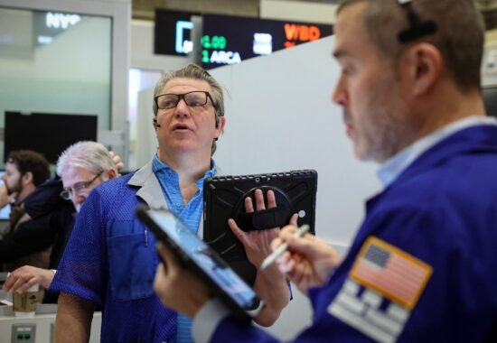 美股期貨上漲：就業報告與關稅裁決在即｜最新即時行情更新