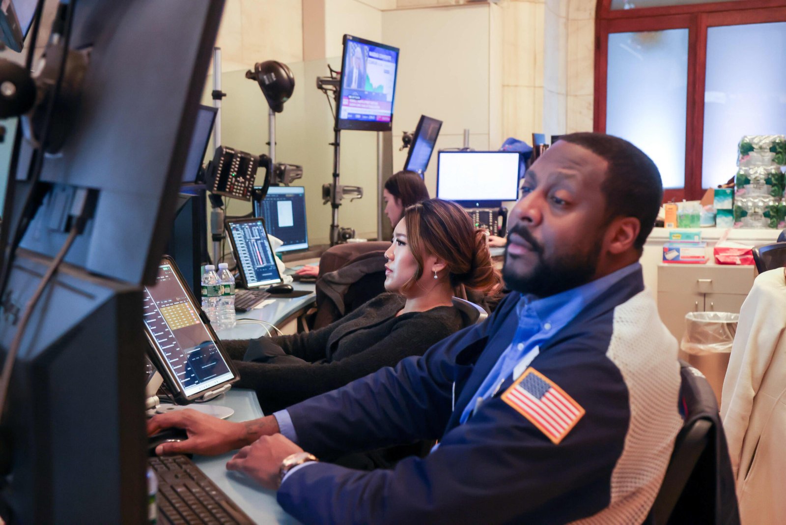 標普500期貨小幅波動 科技股拋售拖累大盤：即時更新