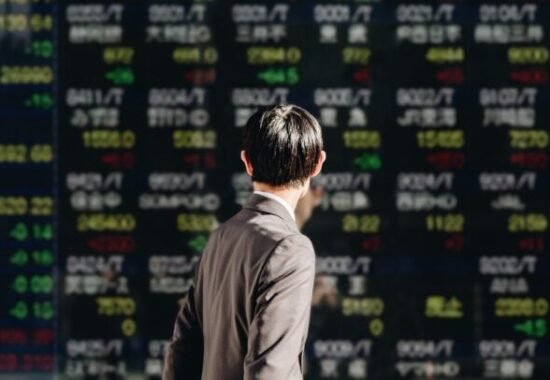 美股期貨持穩 投資人消化NVIDIA與Salesforce財報影響