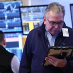 伊朗攻擊後全球市場震盪：油價暴漲、航空股崩跌、公債顛覆避險常規