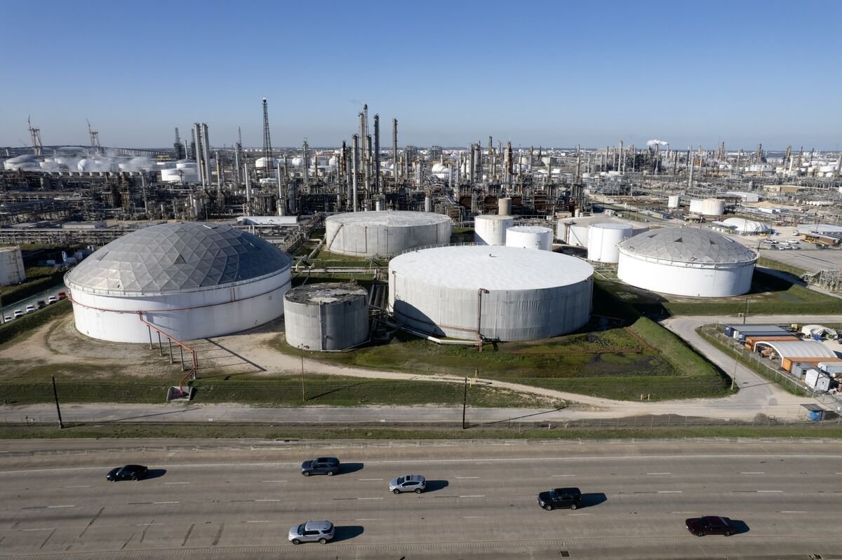 美股期貨穩定 油價攀升引關注走勢預測