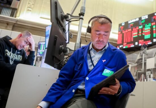 美股窄幅反彈 警示投資人持續謹慎